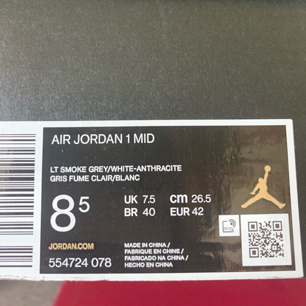 Air Jordan 1Mid Smoke Grey 8.5 size